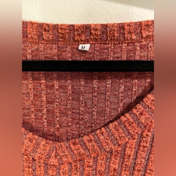 Women’s Boho Textured Sweater in size M - rust color - Picture 4 of 7